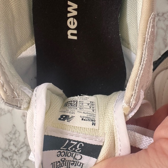 New Balance 327 White, Beige & Black Retro Running Sneakers - Picture 5 of 6
